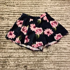 L’ATISTE floral shorts 🌸